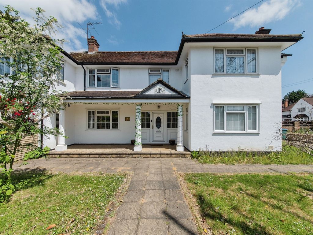 6 bed detached house for sale in Cassiobury Drive, Watford WD17, £