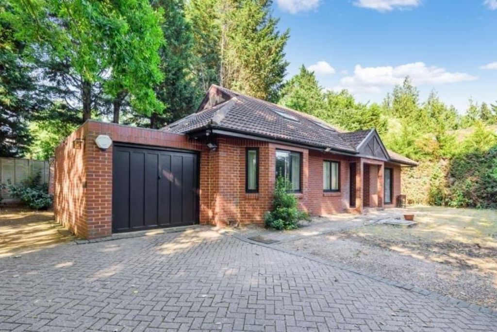 4 bed bungalow to rent in Potter Street Hill, Pinner HA5 Zoopla