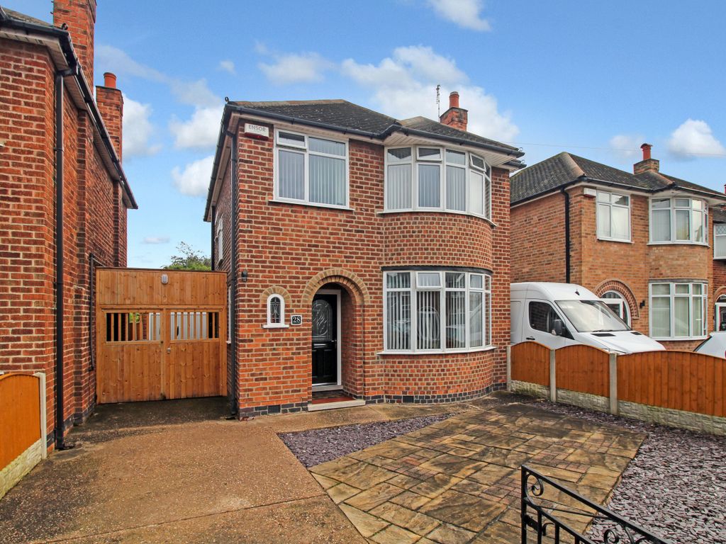 3 bed detached house for sale in Trentham Gardens, Nottingham NG8, £