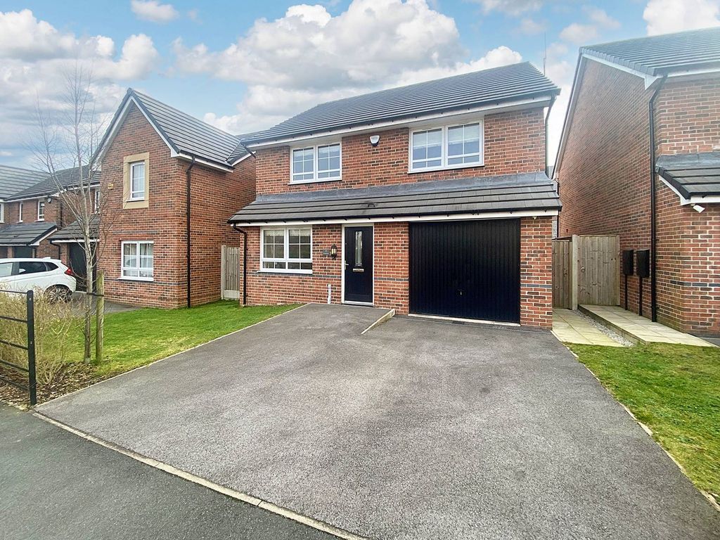 4 bed detached house for sale in Parkstone Drive, Appleton WA4, £