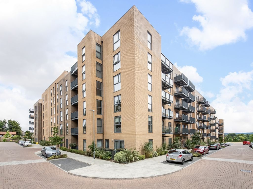 3 bed flat for sale in Lambourne House, Apple Yard, Anerley SE20, £