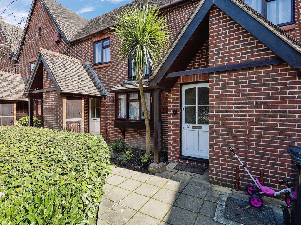 2 bed flat for sale in Fishbourne Road East, Chichester, West Sussex