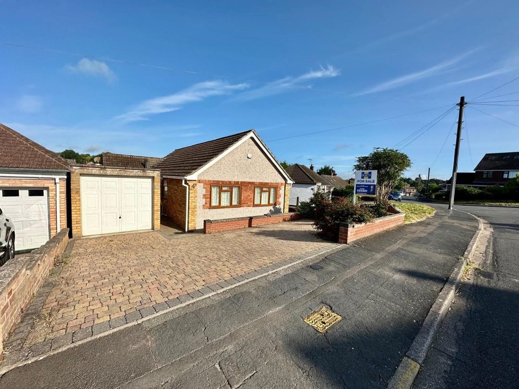 3 bed detached bungalow for sale in Macaulay Road, Rugby CV22, £325,000