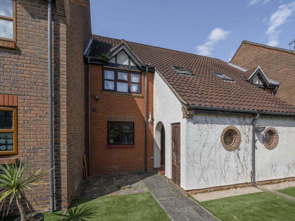 3 bed terraced house for sale in Beaumont Place, Isleworth TW7, £