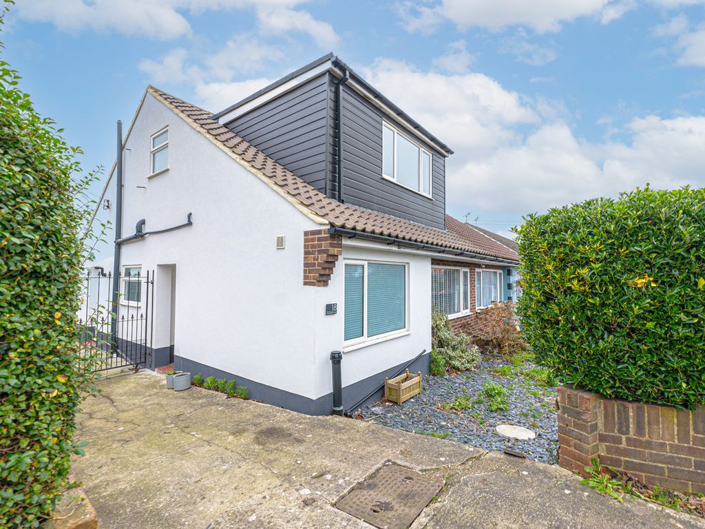 3 bed semidetached house for sale in Daws Heath Road, Benfleet SS7, £