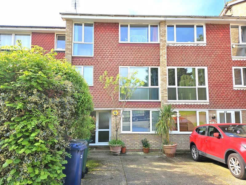 4 bed town house for sale in Cromer Road, New EN5, £