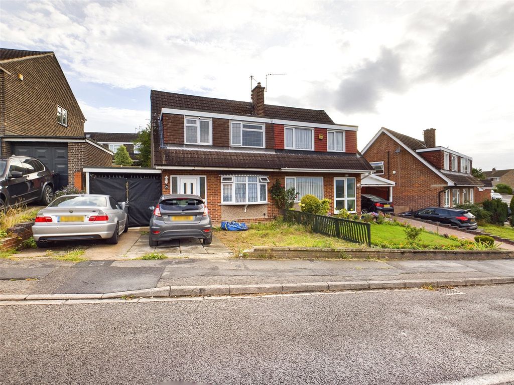3 bed semidetached house for sale in Darlton Drive, Arnold, Nottingham