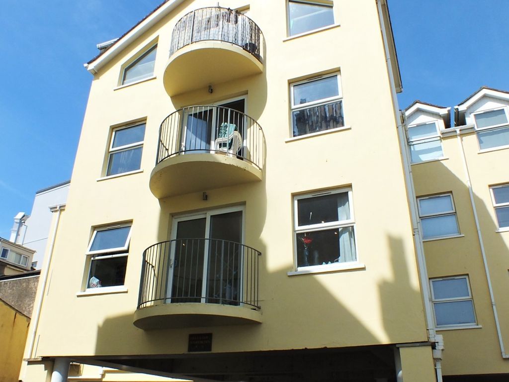 2 bed flat to rent in Apt. 8 Villa Court Apartments, Castlemona Avenue