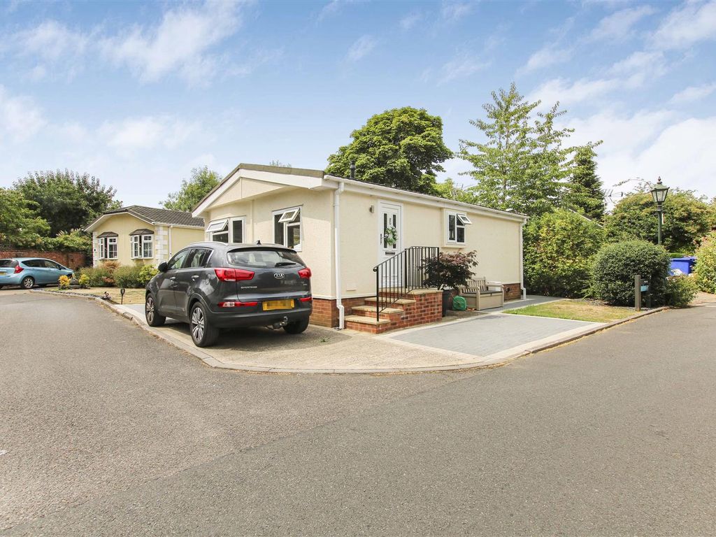 2 bed mobile/park home for sale in Main Road, Willows Riverside Park