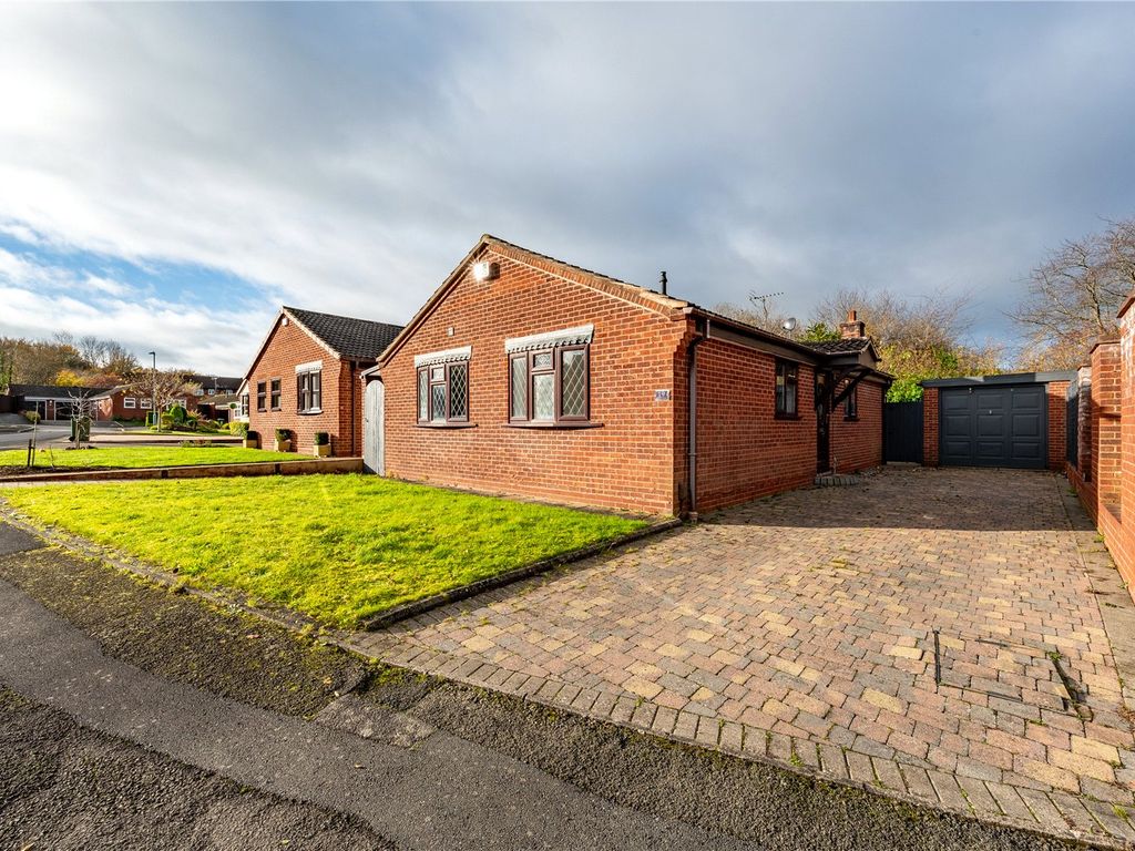 3 bed bungalow for sale in Newton Close, Redditch, Worcestershire B98, £320,000 Zoopla