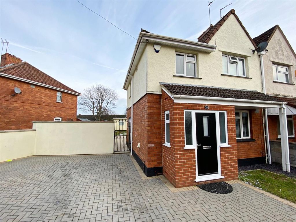 3 bed semidetached house for sale in Bideford Crescent, Knowle