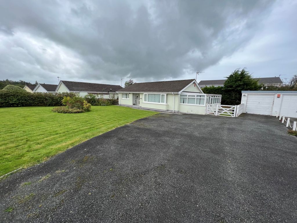 3 bed detached bungalow for sale in Cae Martha, Llanarth SA47, £230,000
