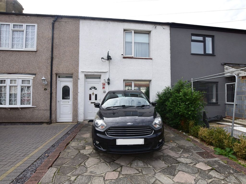 3 bed terraced house for sale in Dunton Road, Romford RM1, £375,000
