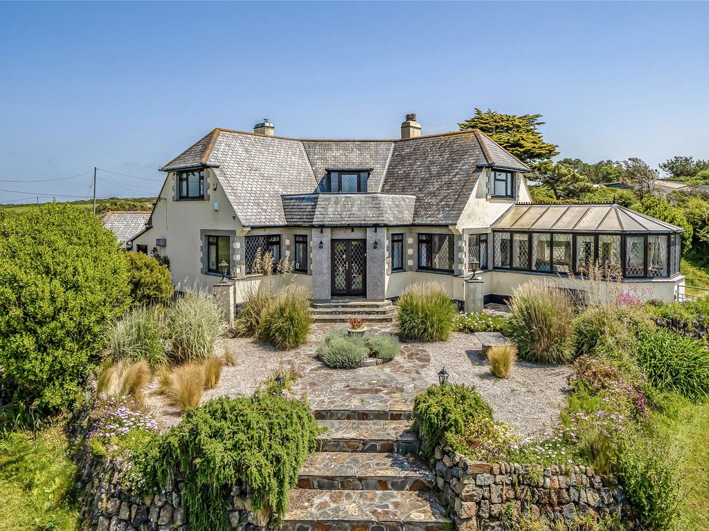 4 bed detached house for sale in Mullion, Helston, Cornwall TR12, £