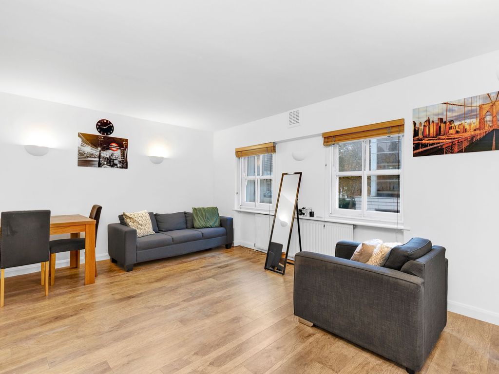 2 bed flat to rent in Kensington High Street, London W8, £2,500 pcm