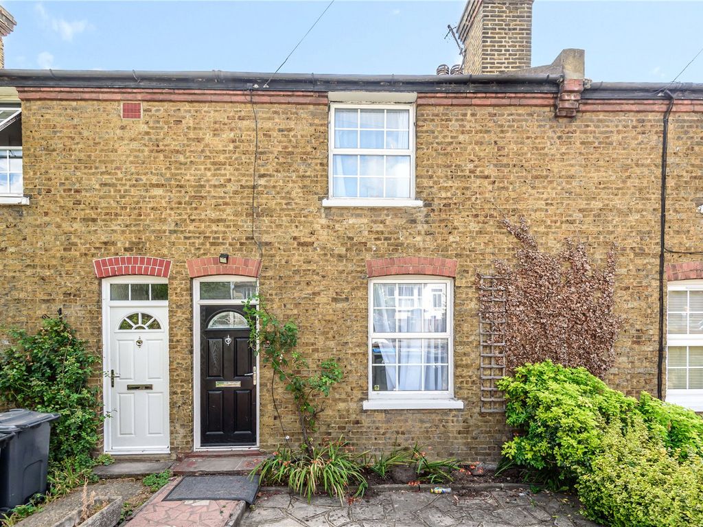 3 bed terraced house for sale in Chipstead Valley Road, Coulsdon CR5