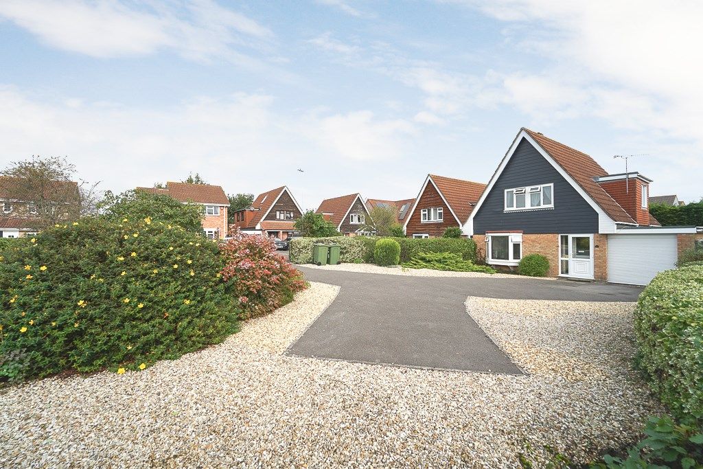 3 bed detached house for sale in Willow Gardens, St WestonSuperMare BS22, £360,000