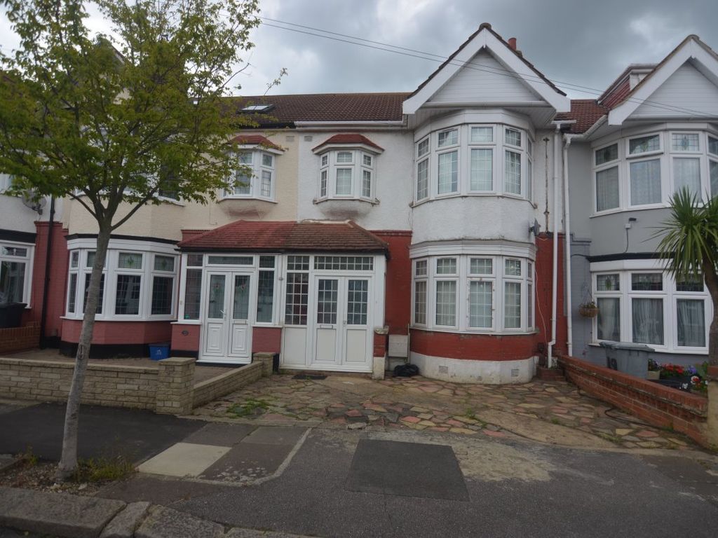 Terraced house to rent in Campbell Avenue, Ilford IG6, £2,300 pcm Zoopla