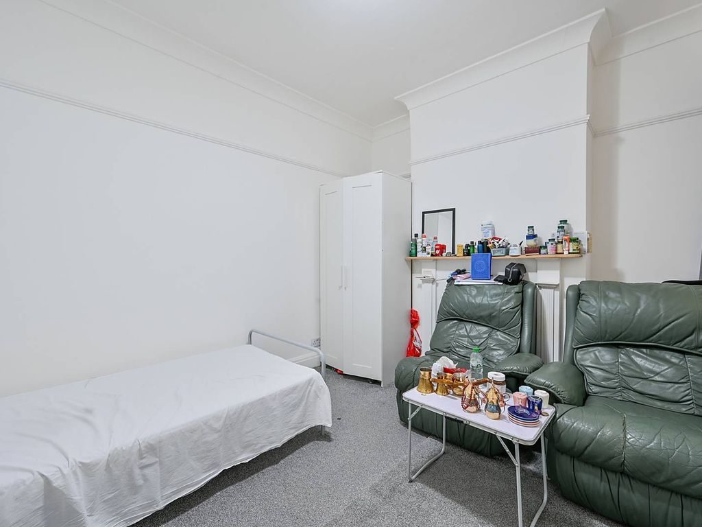 5 bed flat for sale in Ruislip Road, Greenford UB6, £250,000 Zoopla