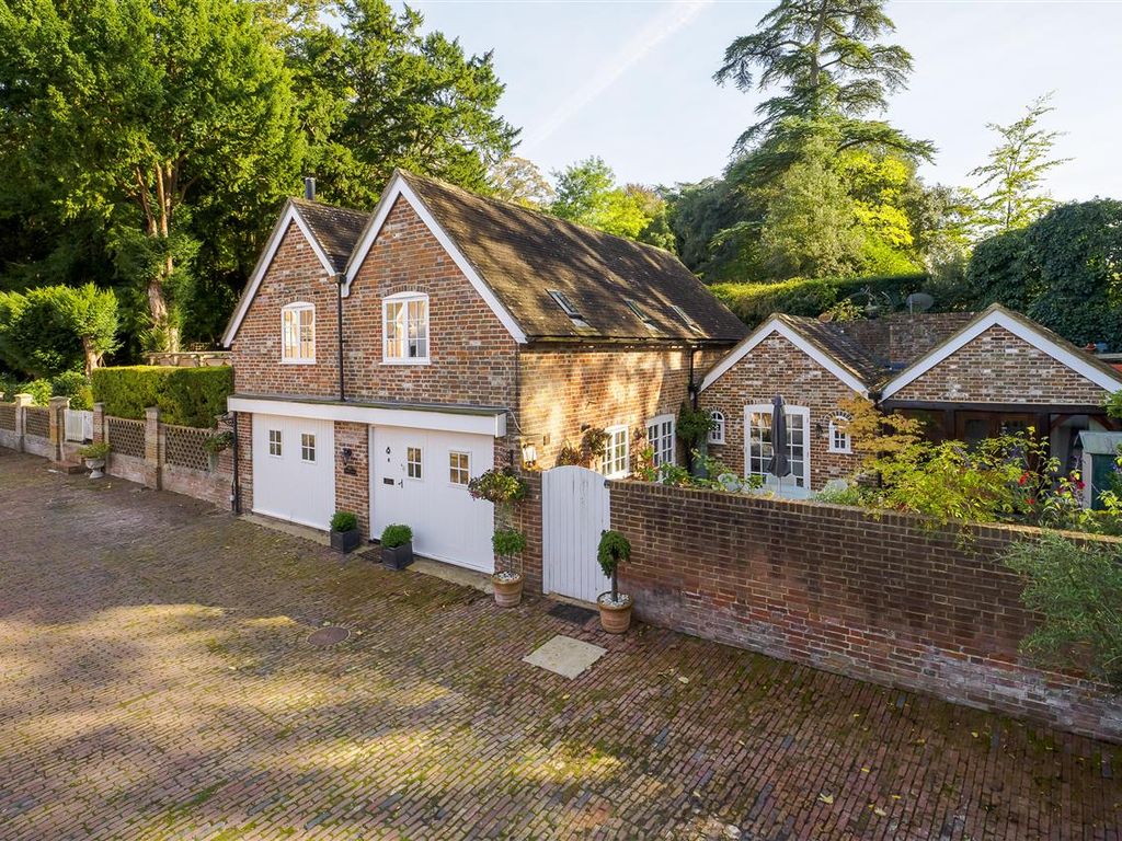 4 bed detached house for sale in Cheyney House, 8 Stable Court, Chilham