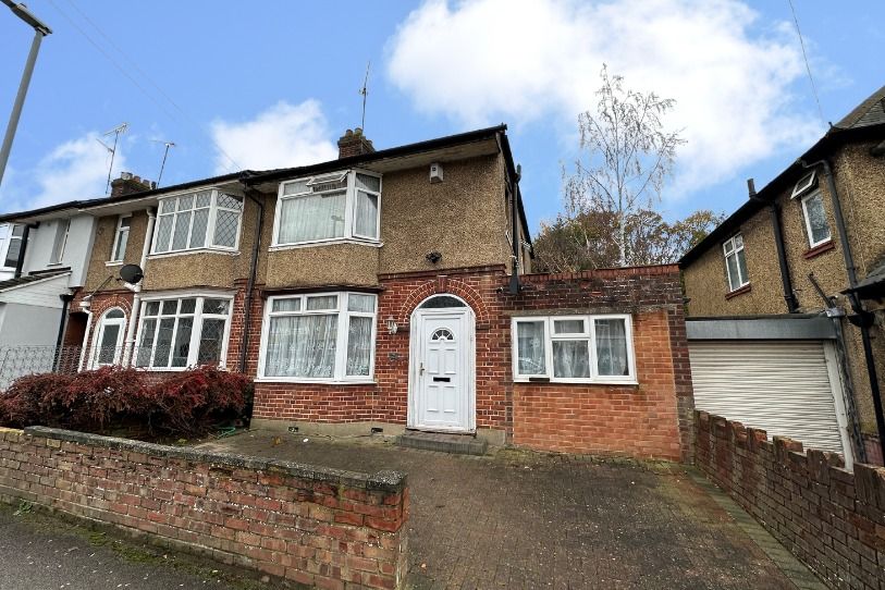 St, Mildreds Ave, Luton LU3  