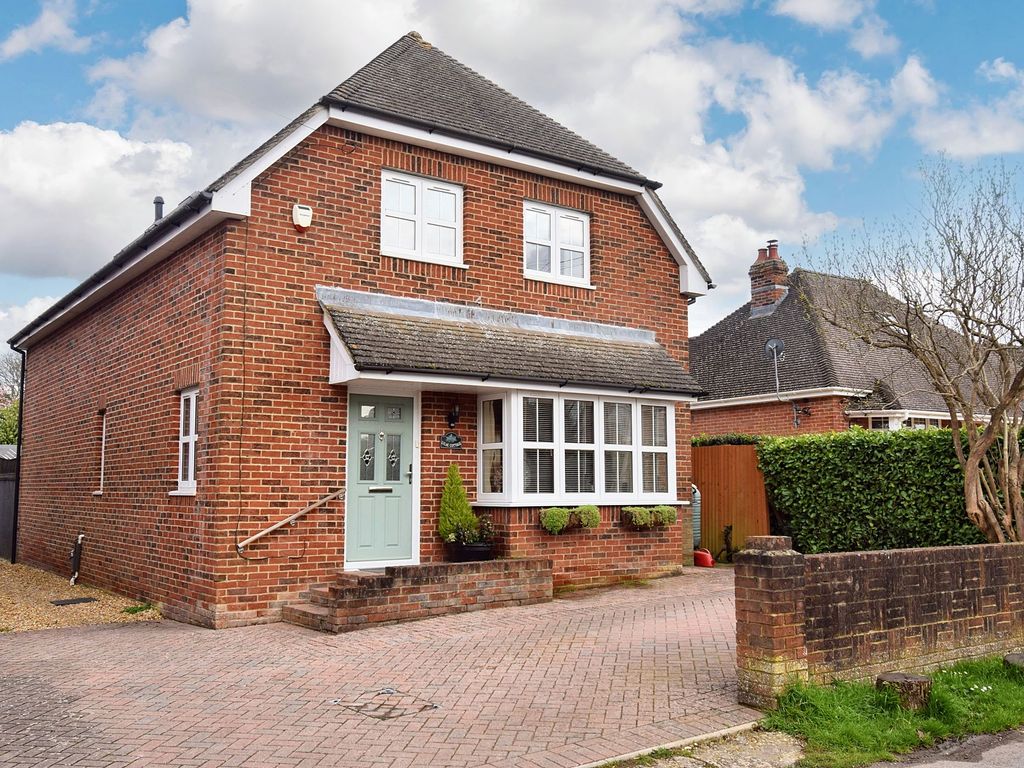 4 bed detached house for sale in Manor Road, Durley SO32, £640,000 Zoopla