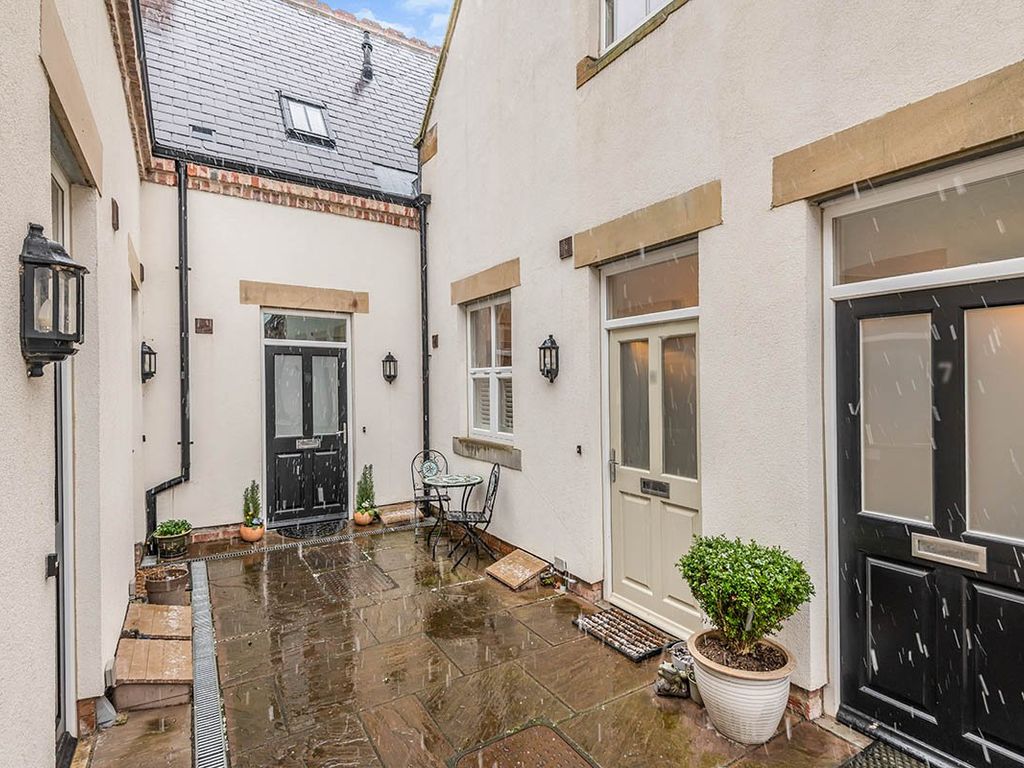 2 bed terraced house to rent in Carlton Green, Rothwell, Leeds, West