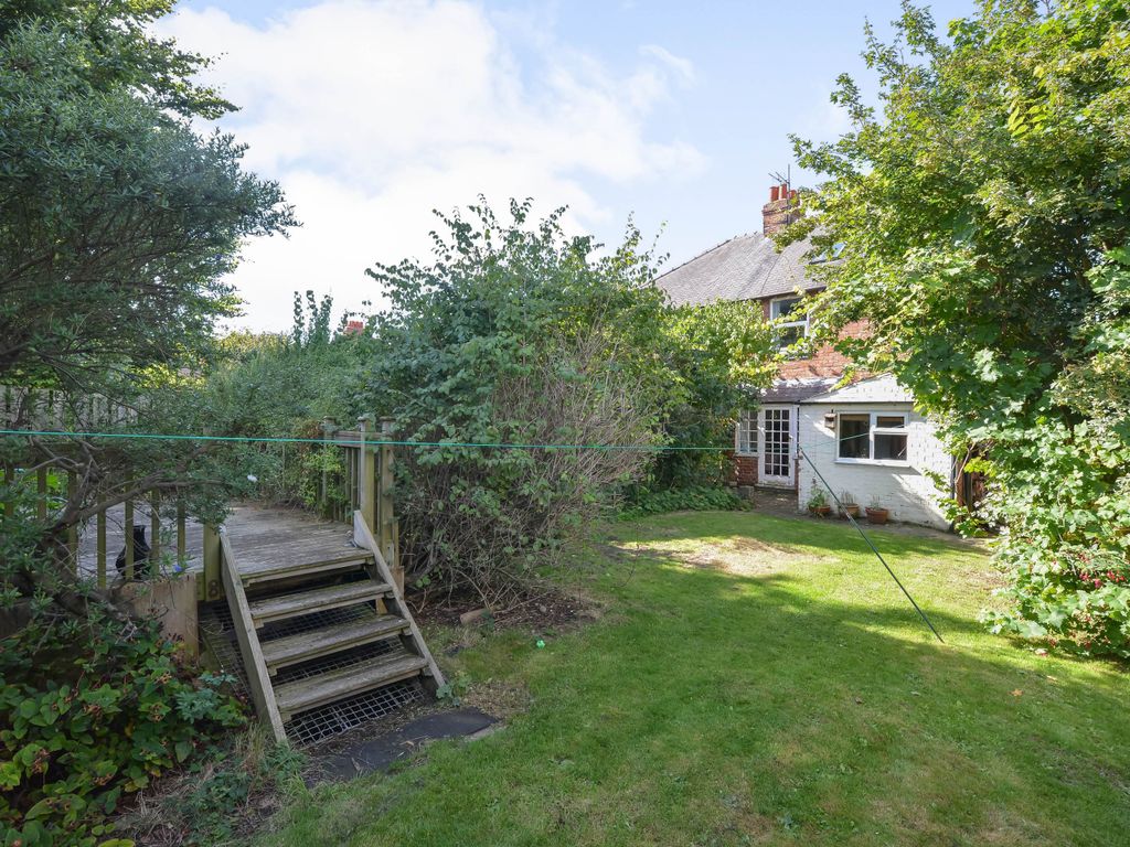 4 bed semidetached house for sale in Brompton Road, Northallerton