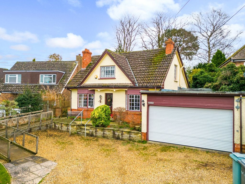 4 bed detached house for sale in Long Lane, Shaw, Newbury, Berkshire