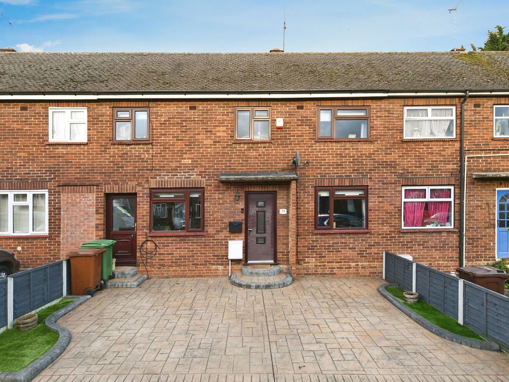 3 bed terraced house for sale in Broomwood Gardens, Pilgrims Hatch