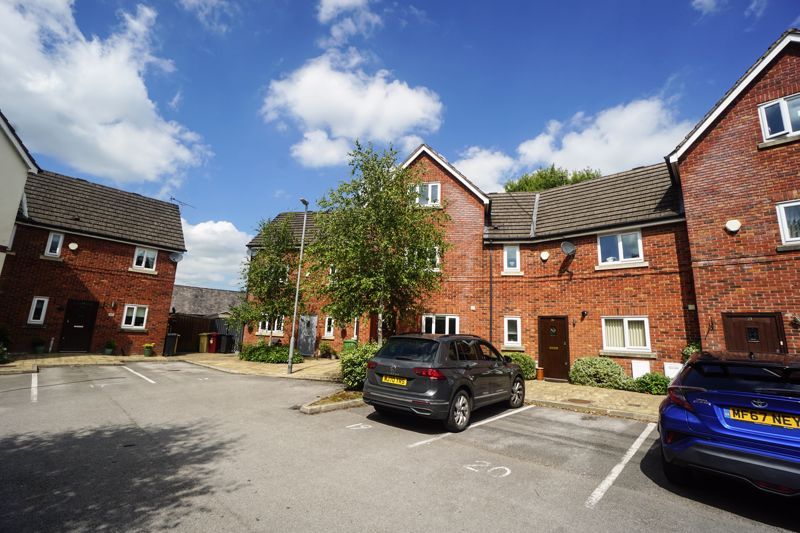 4 bed mews house to rent in Bolton Road, Westhoughton, Bolton BL5, £