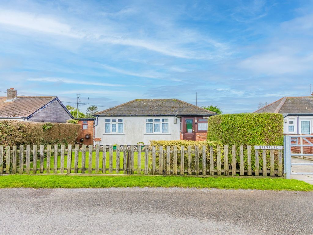2 bed detached bungalow for sale in Fakes Road, Hemsby NR29, £190,000