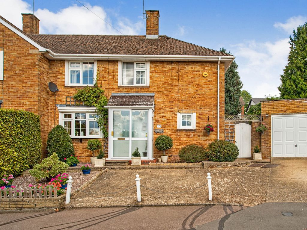 3 bed semidetached house for sale in Prince Park, Hemel Hempstead HP1