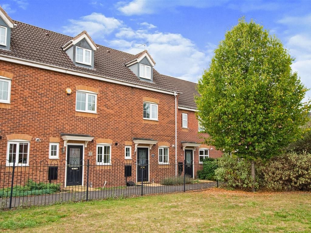 3 bed property to rent in Castilla Place, Stretton, BurtonOnTrent