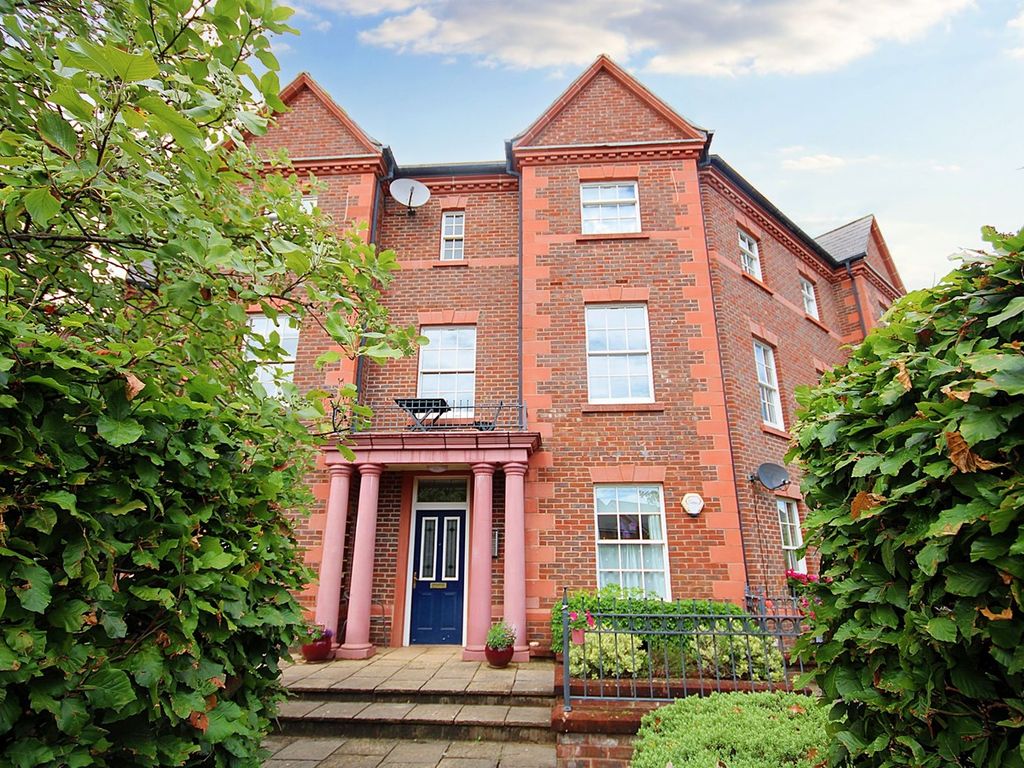 2 bed flat to rent in Pewterspear Green Road, Appleton, Warrington WA4