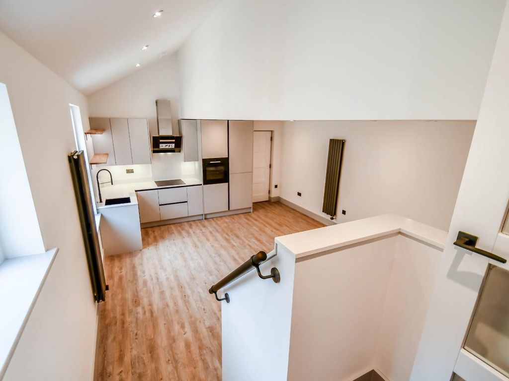 1 bed flat for sale in Broadway, LeighOnSea SS9, £325,000 Zoopla