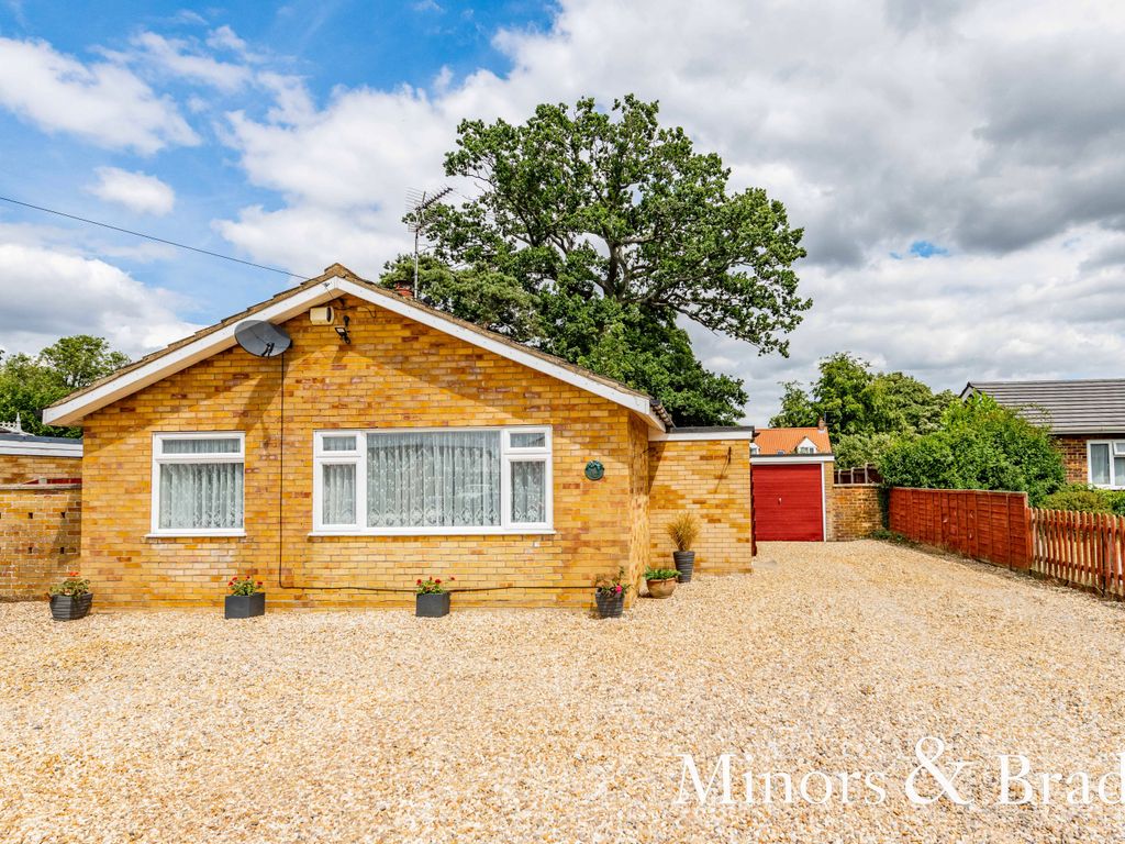 3 bed detached bungalow for sale in Cedar Rise, Mattishall, Dereham