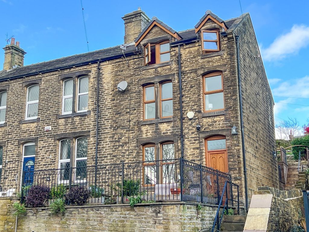 3 bed semidetached house for sale in Meltham Road, Netherton