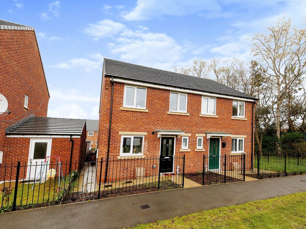 3 bed semidetached house for sale in Ravensworth Road, Gateshead NE11