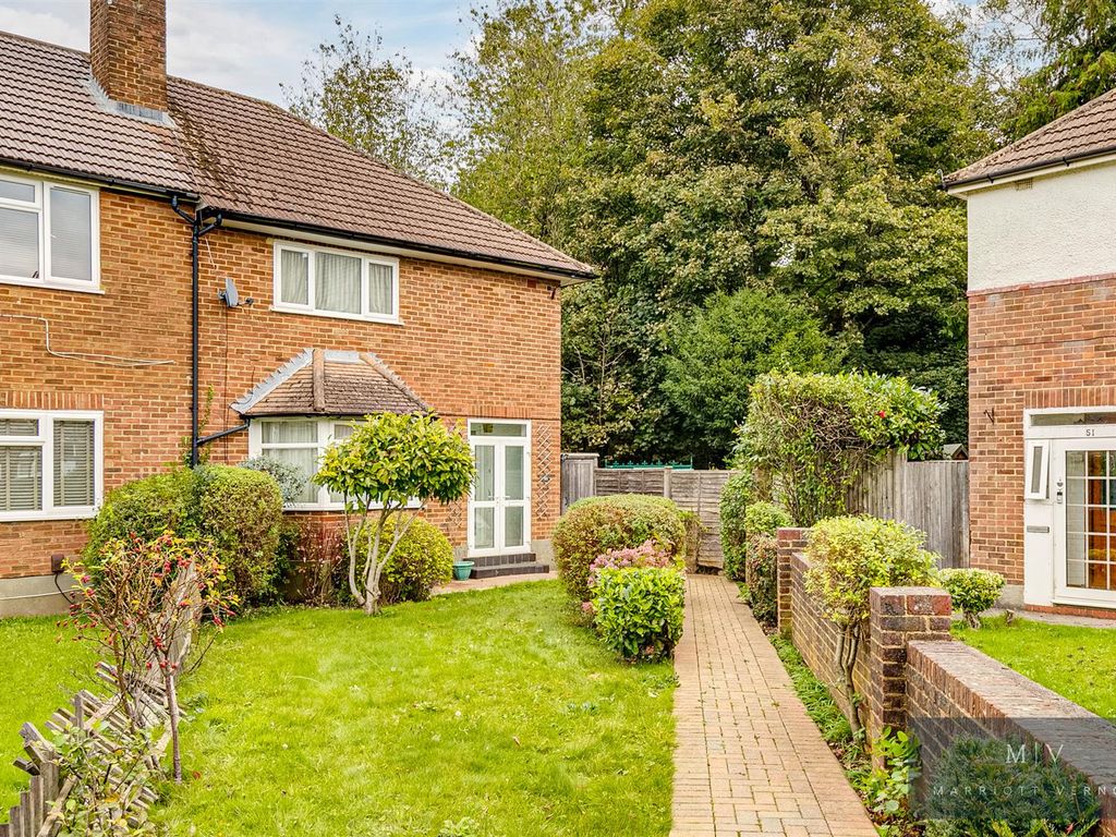 3 bed end terrace house for sale in Harewood Gardens, Hamsey Green