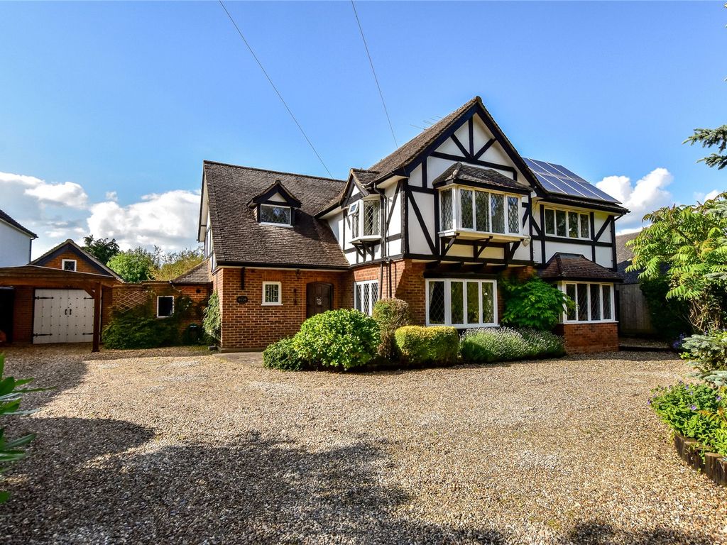 4 bed detached house for sale in Chipperfield Road, Kings Langley WD4