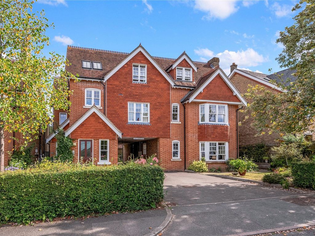 2 bed flat for sale in Hardwicke Road, Reigate RH2, £425,000 Zoopla