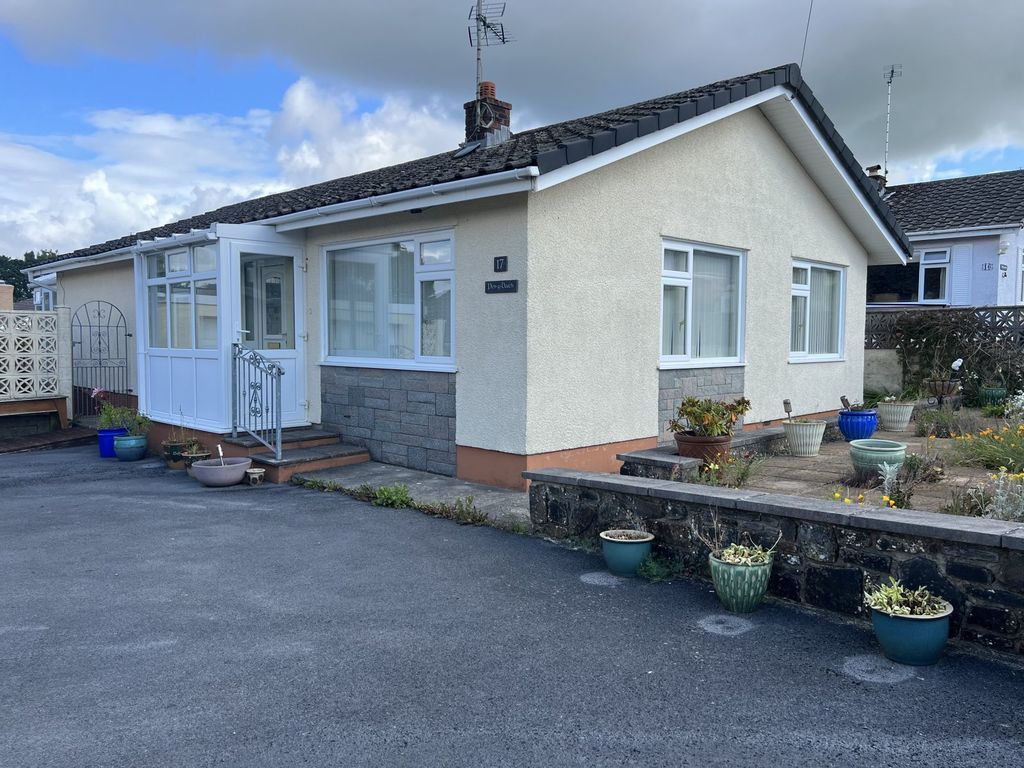 3 bed bungalow for sale in James Park, Kilgetty, Pembrokeshire SA68, £