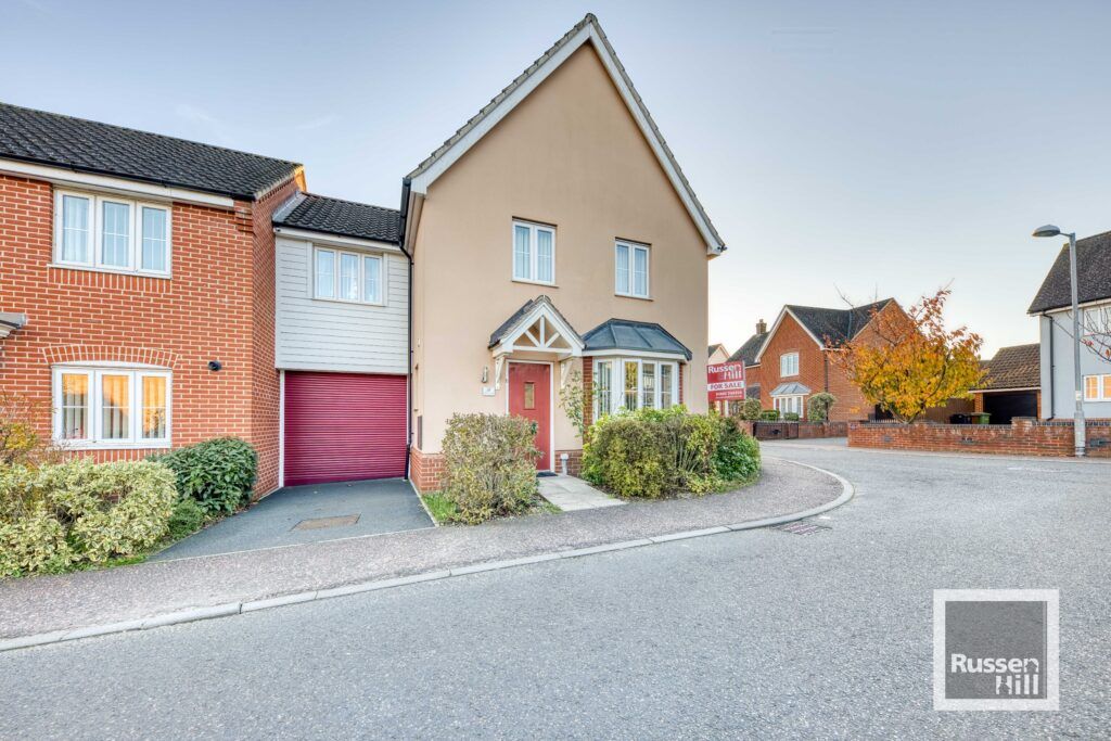 4 bed linkdetached house for sale in Bristol Road, Hampden View, New