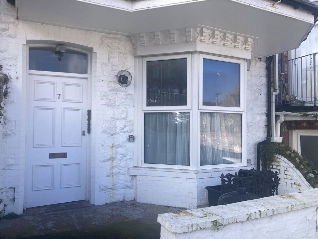 2 bed flat for sale in Avenue Road, EX34 Zoopla