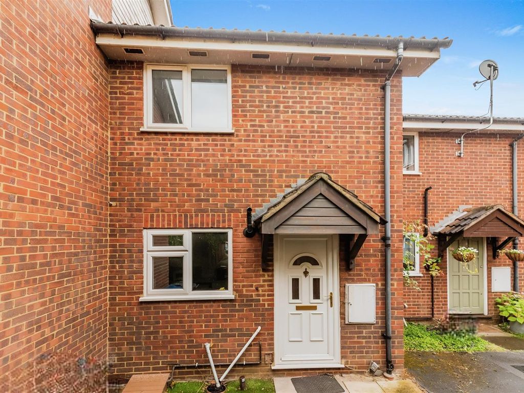2 bed property for sale in Myrna Close, Colliers Wood, London SW19 Zoopla