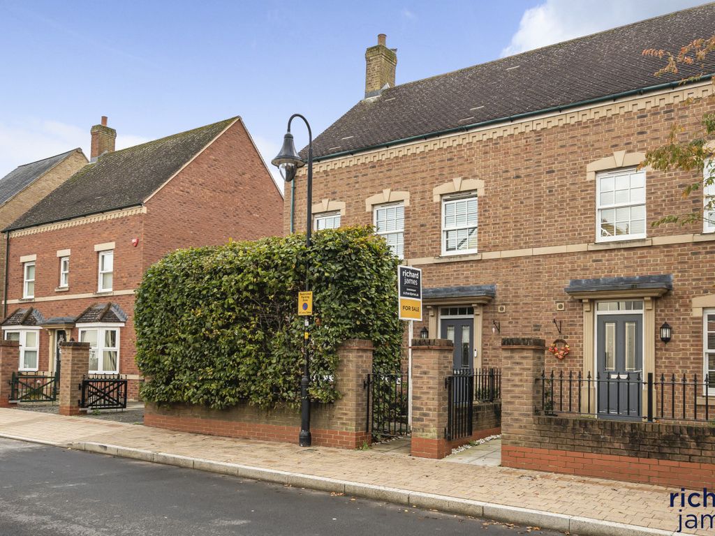 3 bed semidetached house for sale in Holne Road, East Wichel, Swindon