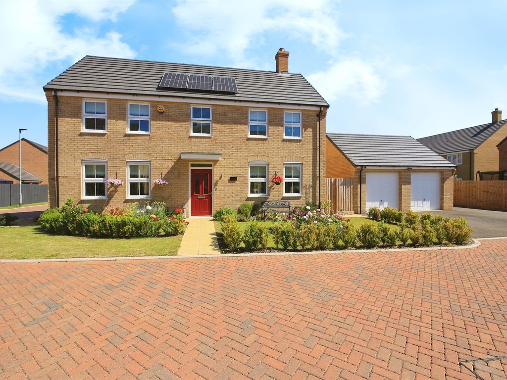 5 bed detached house for sale in Champions Drive, Thorney, Peterborough