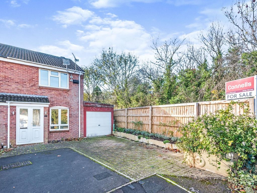 2 bed end terrace house for sale in Stonefield Close, Eastleaze