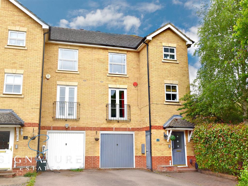 4 bed town house for sale in Sunderland Grove, Leavesden, Watford WD25 Zoopla